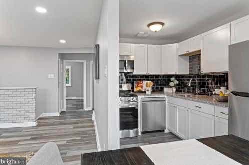 200 Londonderry Ln, Darby PA 19023-2323 exterior