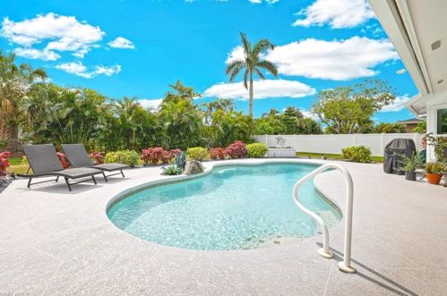 124 Willowick Dr, Naples FL 34110-1361 exterior