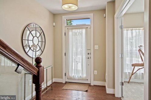 900 King Farm Blvd, Rockville MD  20850-6610 exterior