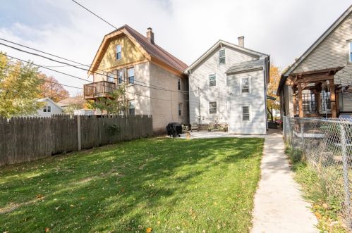 325 Montana St, Milwaukee WI 53219-3077 exterior