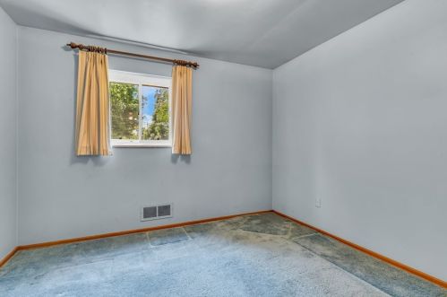 699 Fruithurst Dr, Pittsburgh PA 15228-2534 exterior