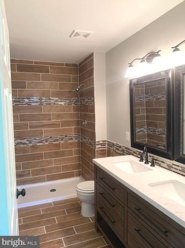 708 Dora Moors Ln, New Castle DE  19720-8764 exterior