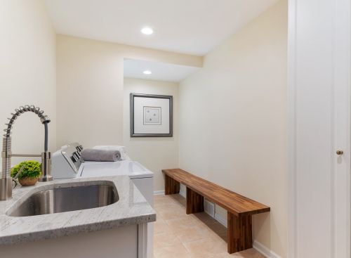 6665 Sioux Ave, Chicago IL 60646-2822 exterior