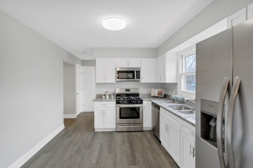 202 Walnut Dr, Saint Charles IL  60174-1540 exterior