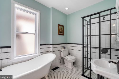 1233 Jackson St, Philadelphia PA 19148-2929 exterior