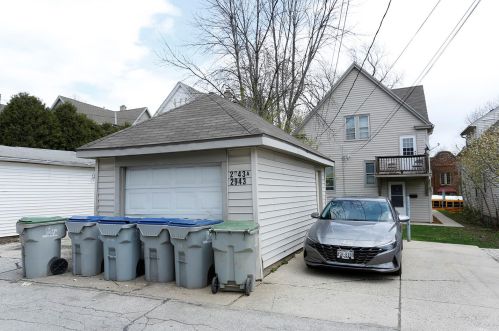 2943 Newhall St, Milwaukee WI 53211-3224 exterior