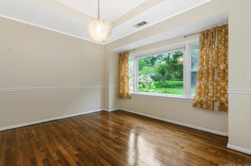 43 Heather Ln, Wilton CT 06897-4129 exterior