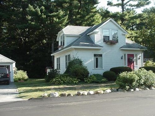 6 Palmer Ave, Plaistow NH 03865-2540 exterior