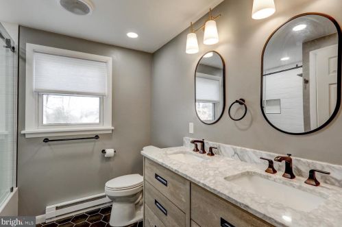 3075 Essex Pl, Lancaster PA  17601-1612 exterior