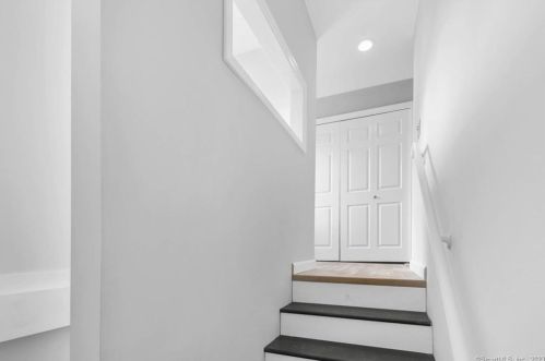 37 Commerce Ave, Killingly CT 06239-2804 exterior