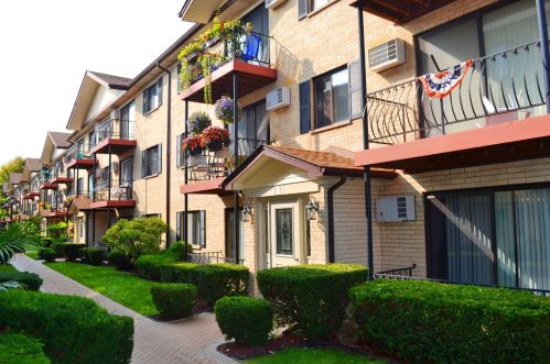 5159 East River Rd, Chicago IL 60656-2687 exterior