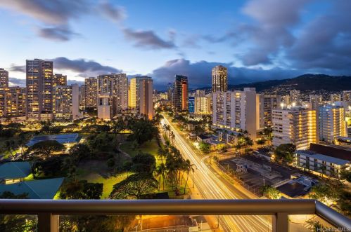 2045 Kalakaua Ave, Honolulu HI  96815-5118 exterior