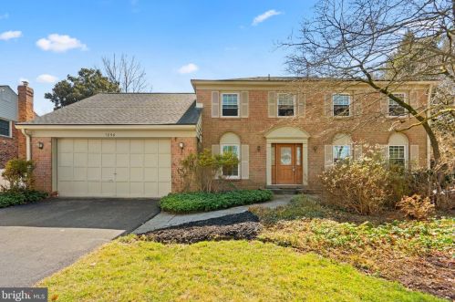 1854 Greenplace Ter, Rockville, MD 20850-2942