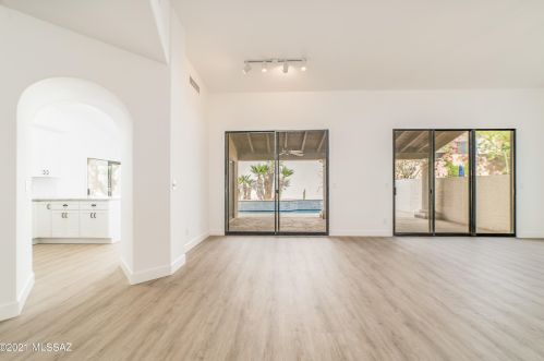 5860 Bright Star Dr, Tucson AZ  85718-3429 exterior