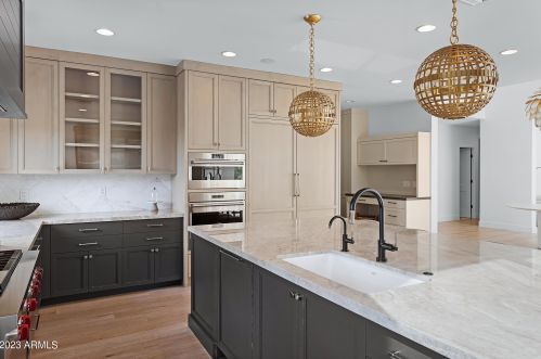 5841 Echo Canyon Cir, Phoenix AZ 85018-1243 exterior