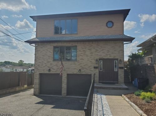 18 Irving Pl, West Paterson NJ  07424-2811 exterior