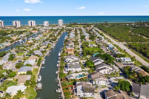 2500 Harbour Cv Dr, Fort Pierce FL 34949-1561 exterior