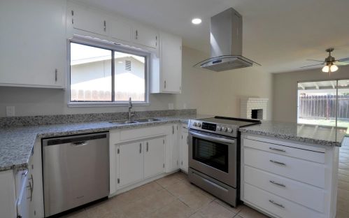 2021 Rochelle Ave, Turlock CA  95382-1666 exterior