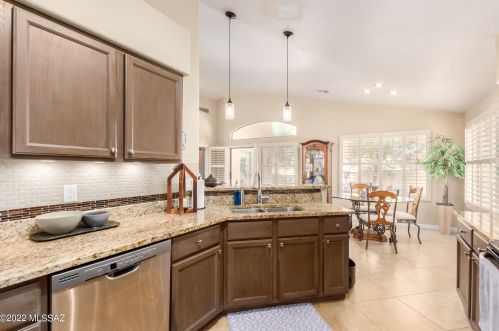 11082 Desert Flower Dr, Tucson AZ 85737-7054 exterior