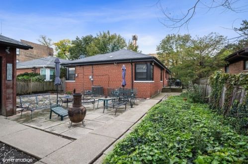 5649 Mozart St, Chicago IL 60659-4822 exterior