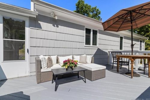 40 Mansfield Rd, North Haven CT 06473-1213 exterior