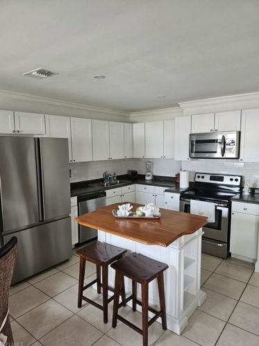 758 93 Ave, Naples FL 34108-2441 exterior