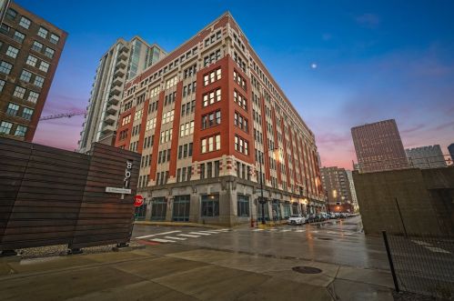 732 Financial Pl, Chicago IL  60605-1708 exterior