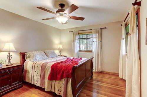 6038 Ironwood Ln, Milwaukee WI 53217-4423 exterior