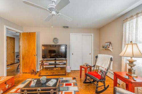 211 Frst St, Hartford CT 06118-2349 exterior