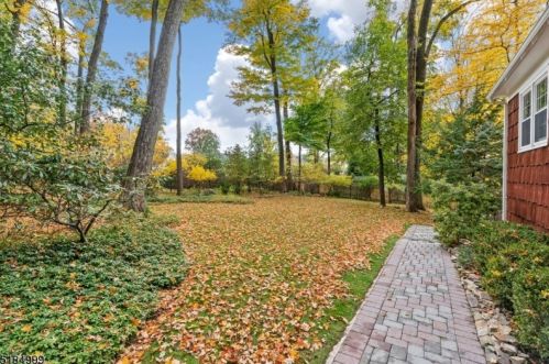 14 Stonehedge Ter, Sparta NJ 07871-1309 exterior