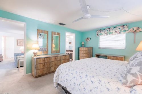 1700 Sandpiper St, Naples FL 34102-1508 exterior