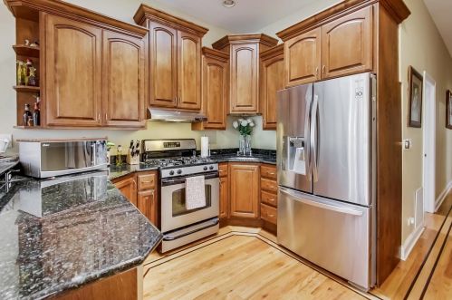 2513 Walton St, Chicago IL 60622-4510 exterior