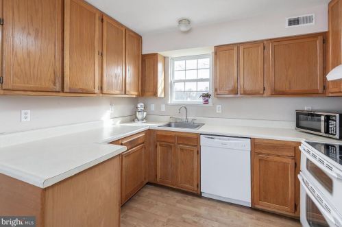 262 Lk Rd, Pilesgrove NJ 08098-3008 exterior