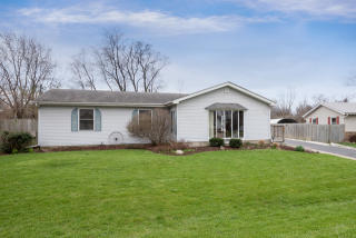 361 Sherwood Dr, Aurora, IL 60505-9755