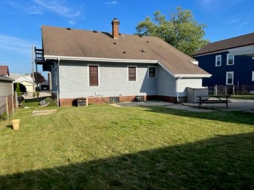 632 5 St, Manitowoc WI 54220-3935 exterior