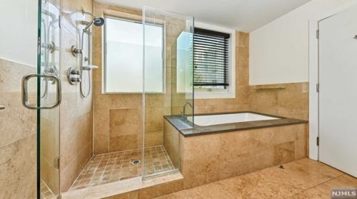 2 Vela Way, Edgewater NJ 07020-1564 exterior