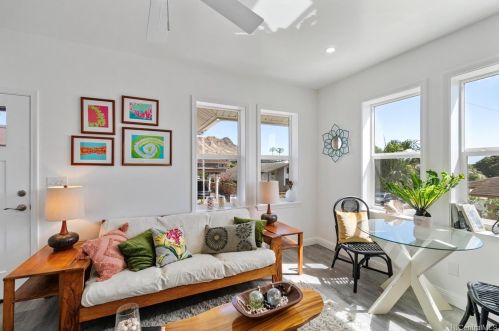 3252 Esther St, Honolulu HI  96815-4190 exterior