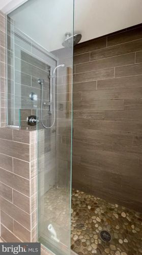 807 Leithgow St, Philadelphia PA 19123-1440 exterior