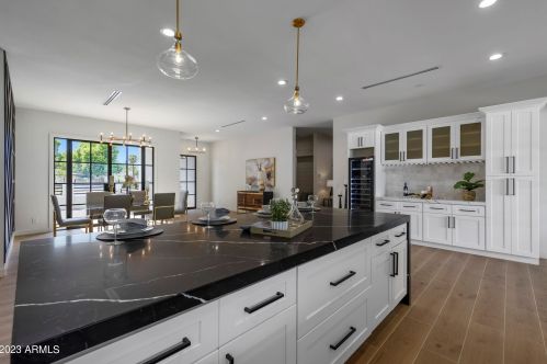 6841 12th Ave, Phoenix AZ  85013-1021 exterior