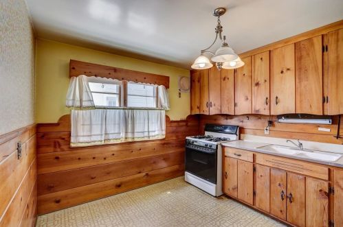 525 Ash St, Waukegan IL 60085-3928 exterior