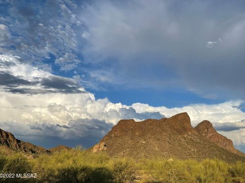 2240 Lone Star Pl, Tucson AZ  85713-6732 exterior