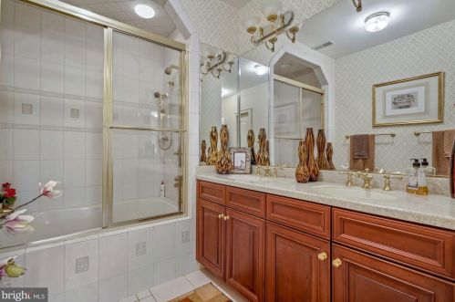 11300 Glen Rd, Rockville MD 20854-1849 exterior