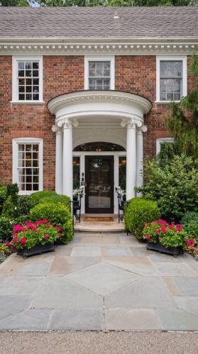 605 Whispering Pines Dr, Pittsburgh, PA 15238-1948