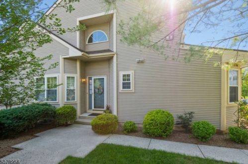 301 Porter Way, Bridgewater NJ 08807-3540 exterior