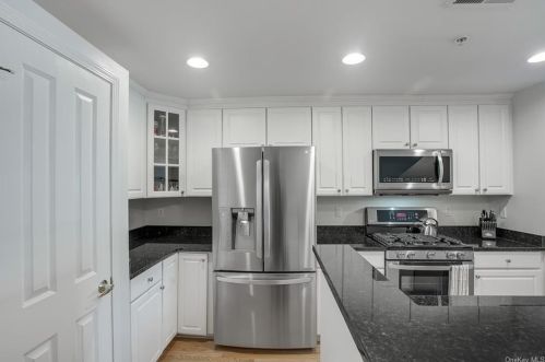 113 Northview Ct, Peekskill NY  10566-4438 exterior