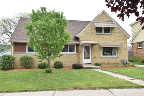 2760 61st St, Milwaukee, WI 53210-2108