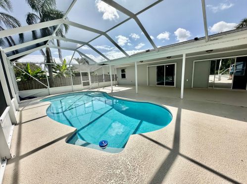 1985 Leafy Rd, Fort Pierce FL 34953-1328 exterior