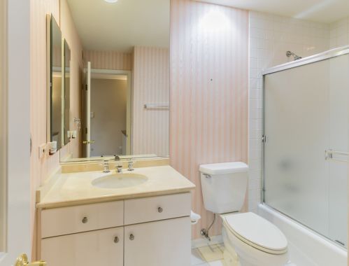 2014 Lincoln Ave, Chicago IL 60614-4598 exterior