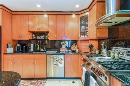 18 Cedarwood Ter, West Paterson NJ exterior