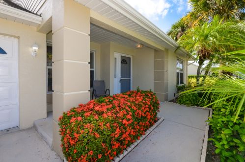 325 Tuscany Ct, Fort Pierce FL 34986-1731 exterior